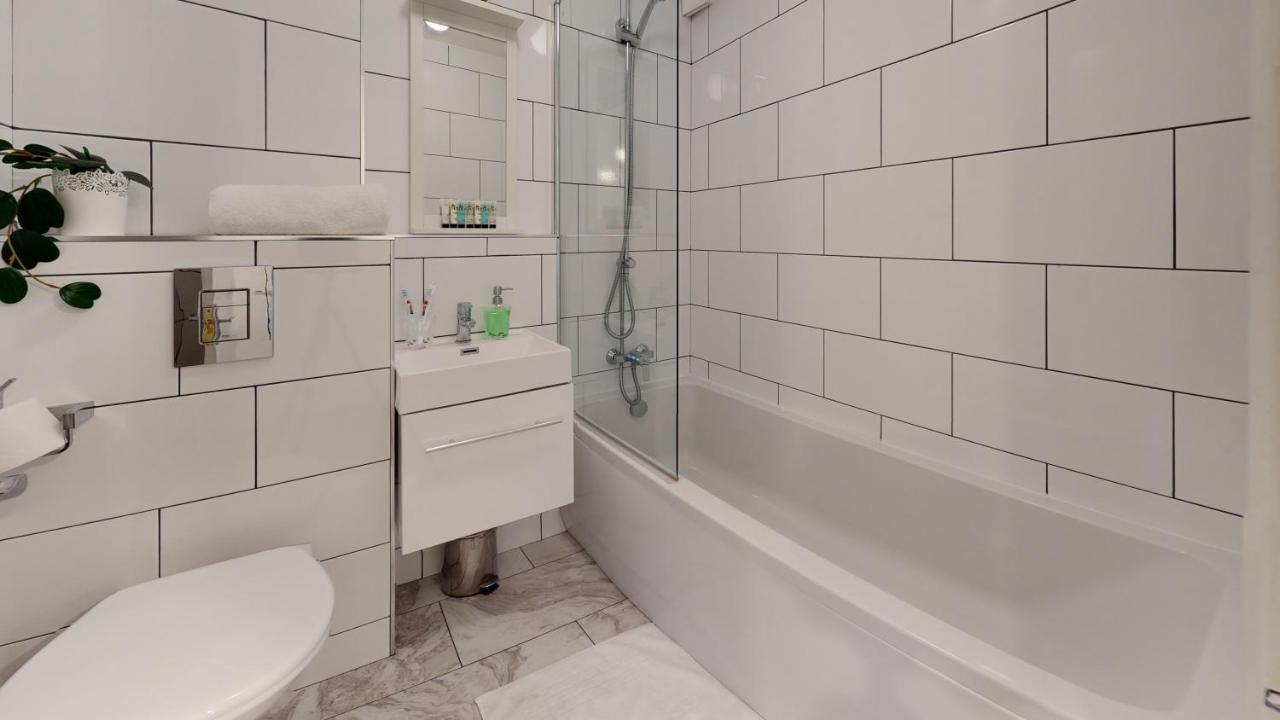 Apartament 2Bedrm-4Guests-Parking-Nearstation Londyn Zewnętrze zdjęcie